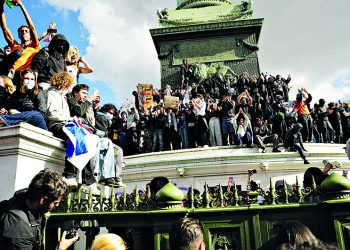 Γαλλία: Παραμένουν στους δρόμους