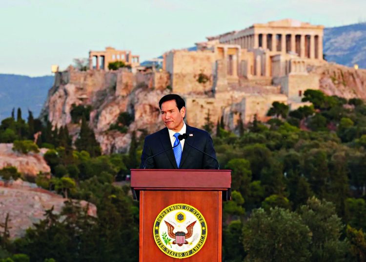 Με φόντο την Ακρόπολη…
