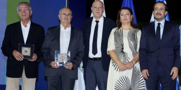 Ο Προέδρος της Κύπρου Νίκος Χριστοδουλίδης βράβευσε τον Γιάννη Θεοδωρακόπουλο
