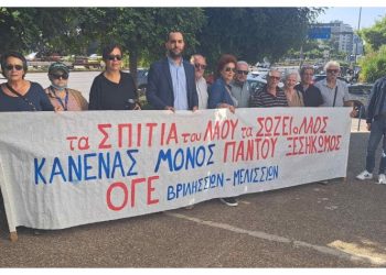 Στα γραφεία της εισπρακτικής εταιρείας που απειλεί με έξωση χαμηλοσυνταξιούχο στα Βριλήσσια ο Β. Αρχιμανδρίτης